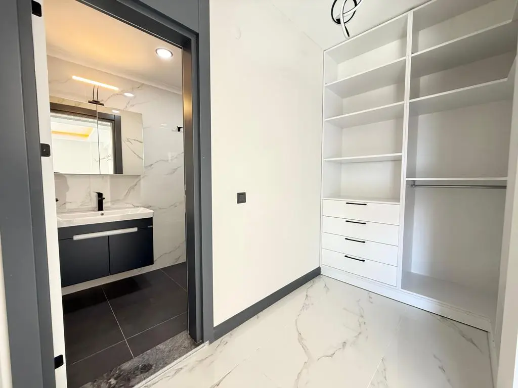 En-suite closet